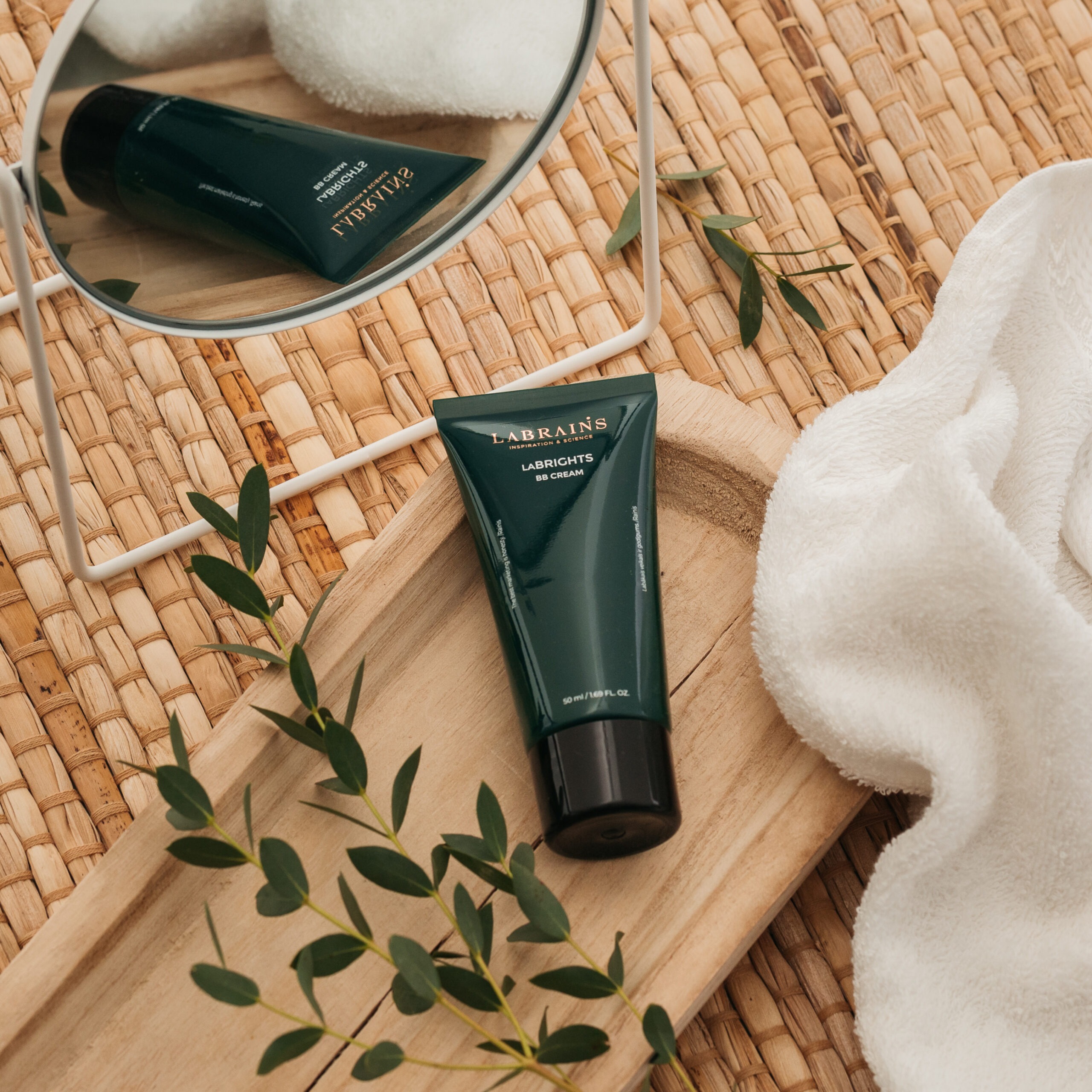 BB CREAM ULTRA LIGHT WITH WARM UNDERTONES 50 ML - Afbeelding 3