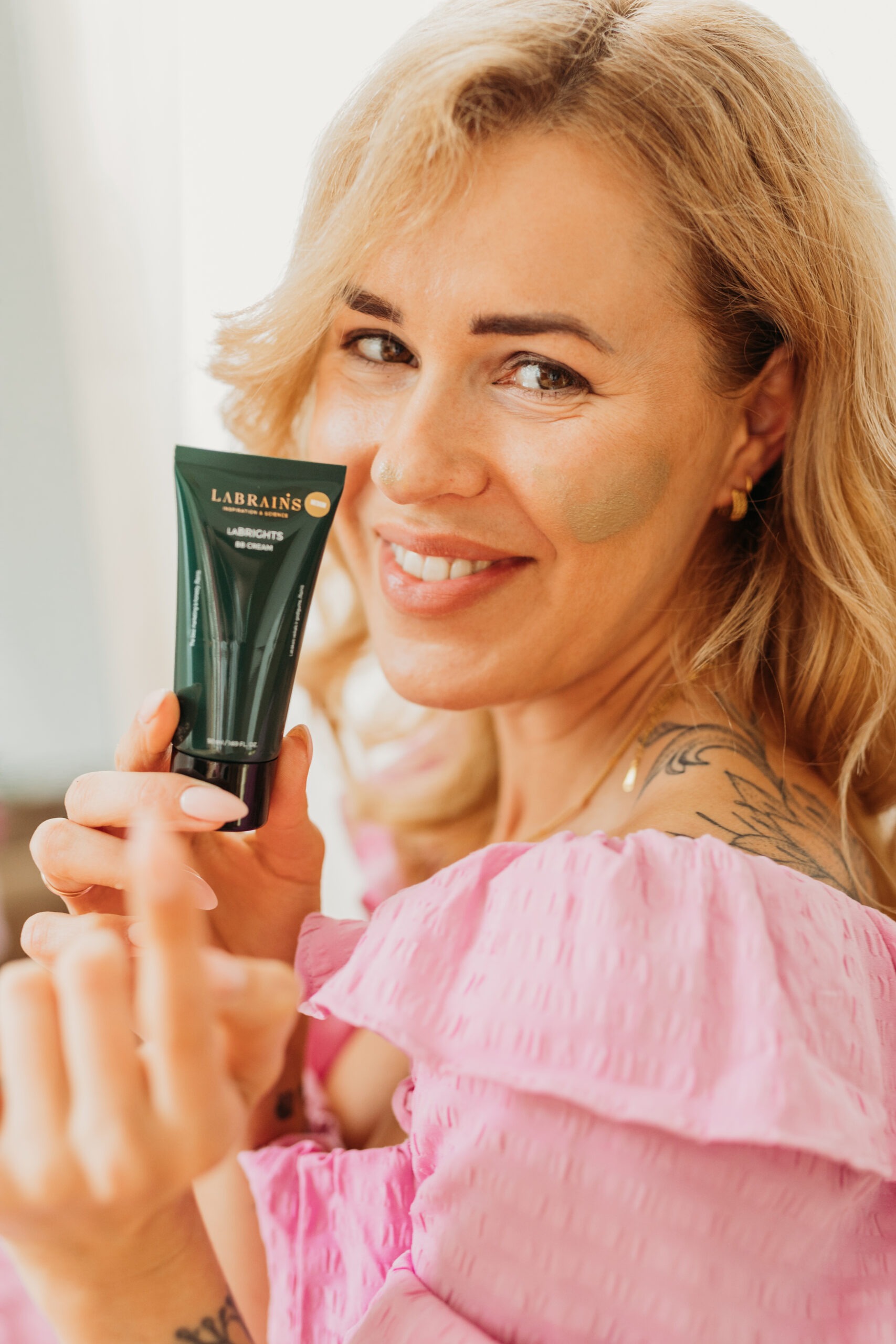 BB CREAM ULTRA LIGHT WITH WARM UNDERTONES 50 ML - Afbeelding 2